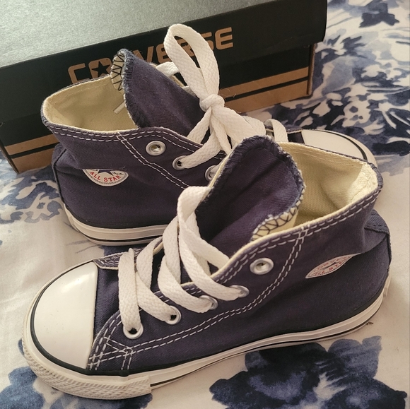 Toddler size 8 Converse - Picture 2 of 5